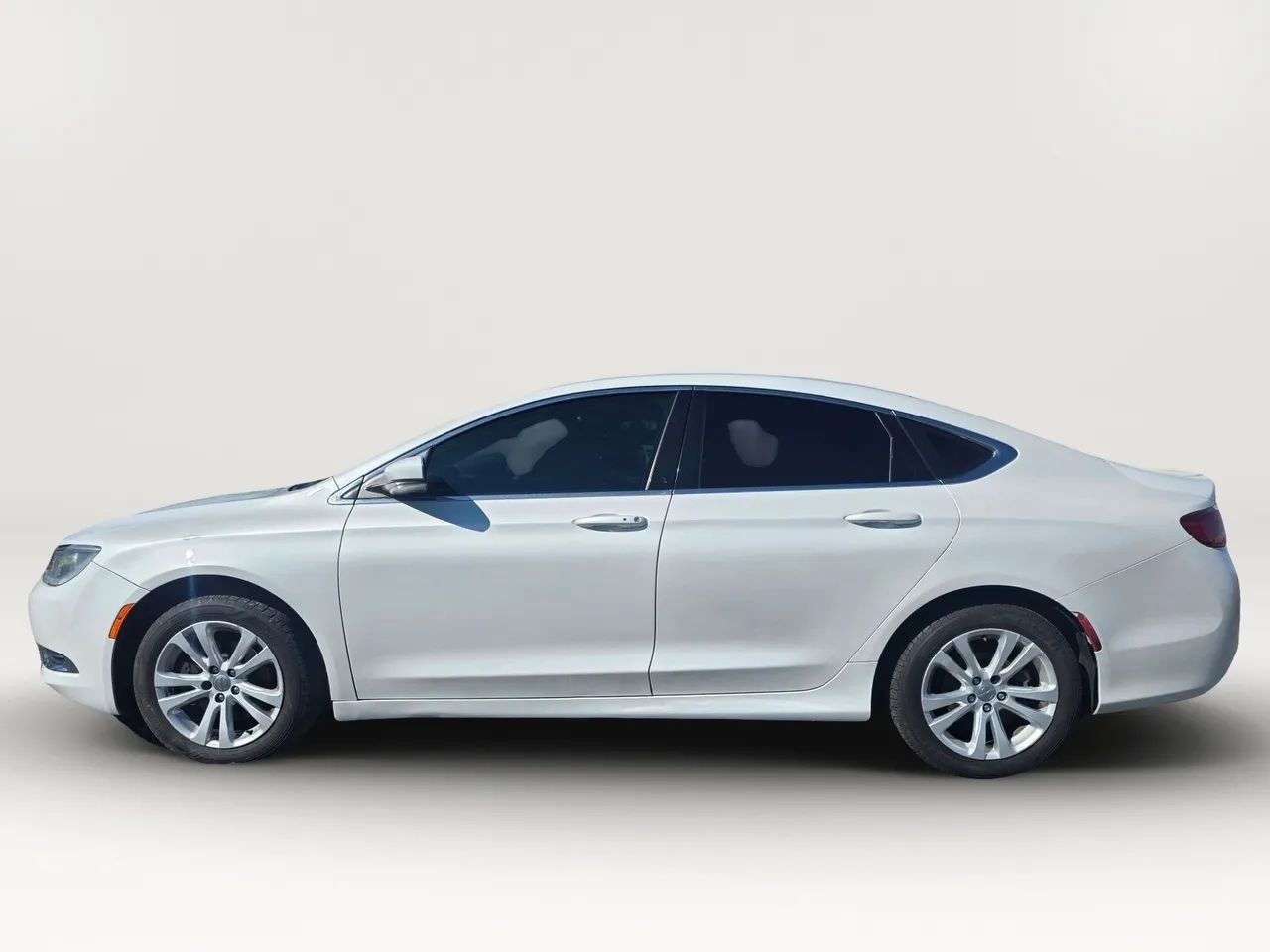 Used 2015 Chrysler 200 Limited image 3