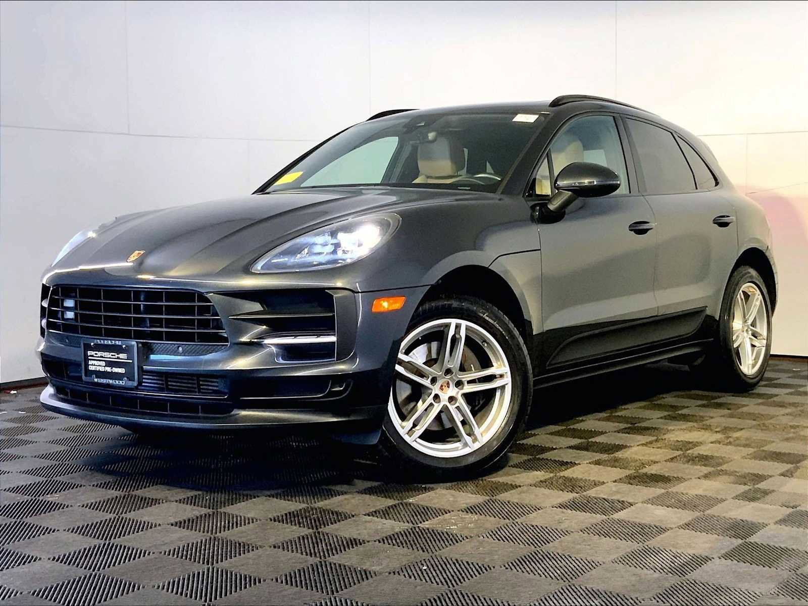 Certified 2020 Porsche Macan AWD/4WD image 1