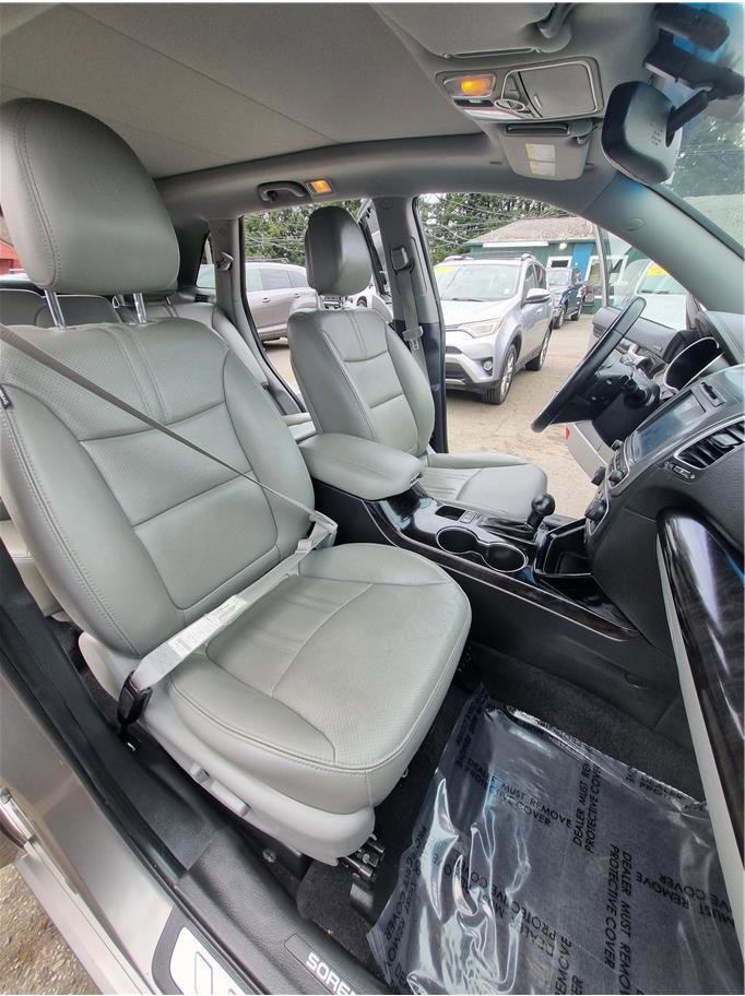 Used 2015 Kia Sorento SX image 12