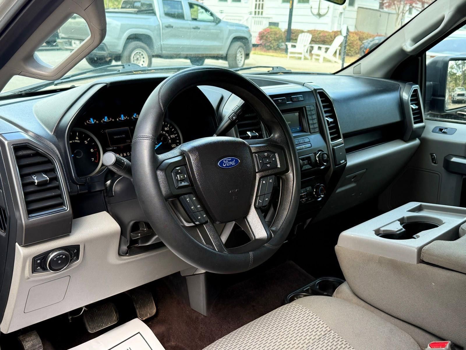 Used 2017 Ford F150 XLT w/ Heavy-Duty Payload Package AWD/4WD image 20