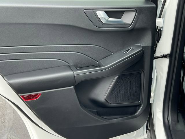 New 2026 Ford Escape SE w/ Class II Trailer Tow Package FWD image 31