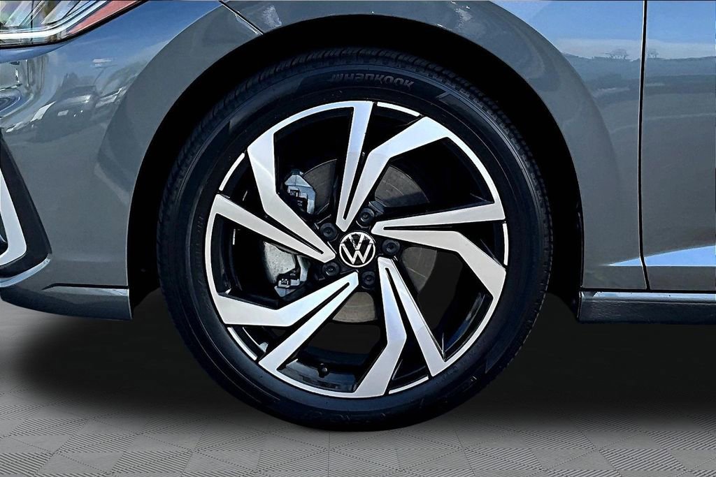 Used 2025 Volkswagen Jetta SEL image 30