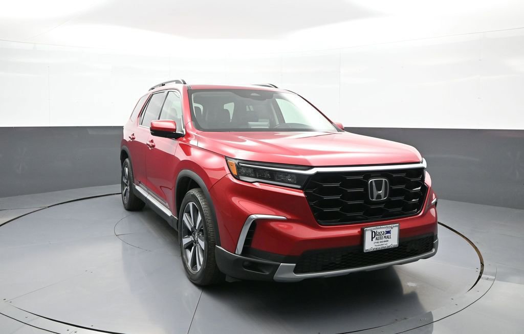 Used 2024 Honda Pilot Touring image 3