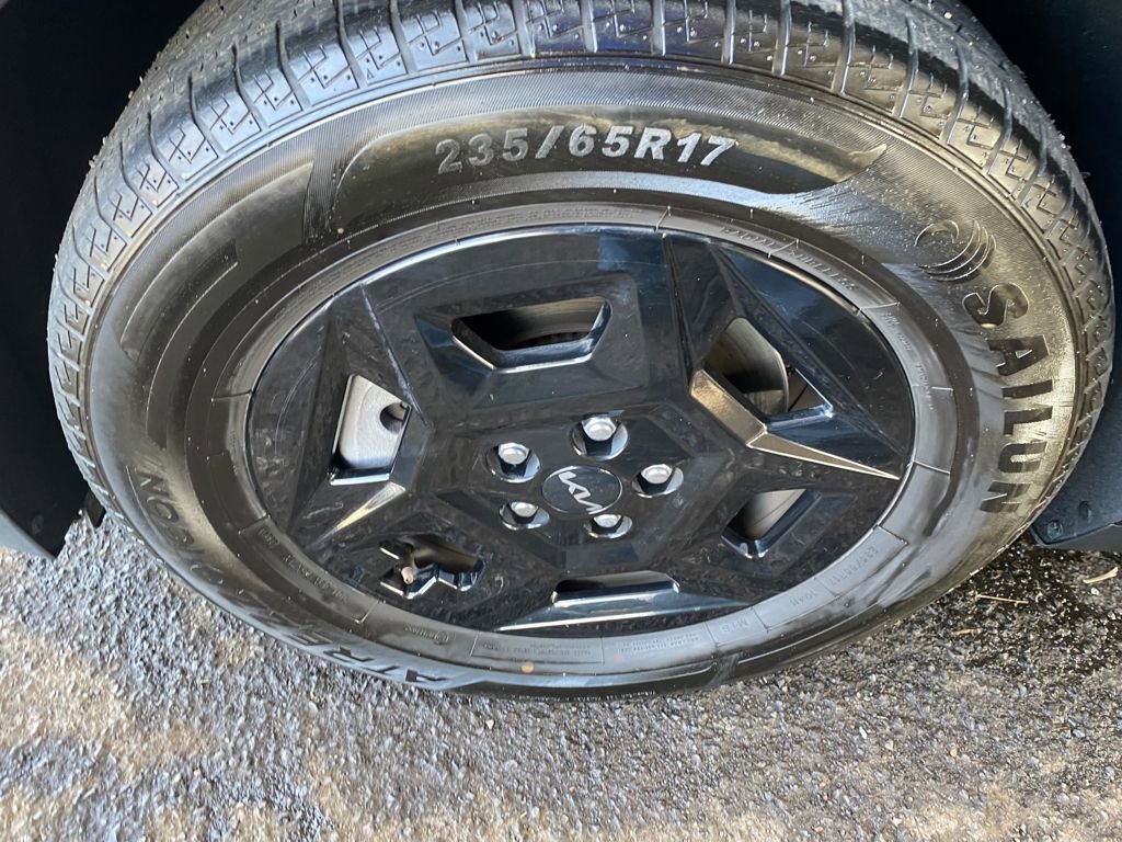 Used 2025 Kia Carnival image 27