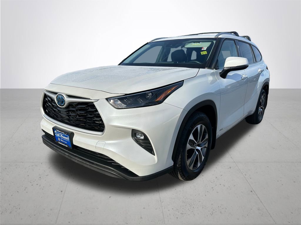 Used 2022 Toyota Highlander XLE image 2