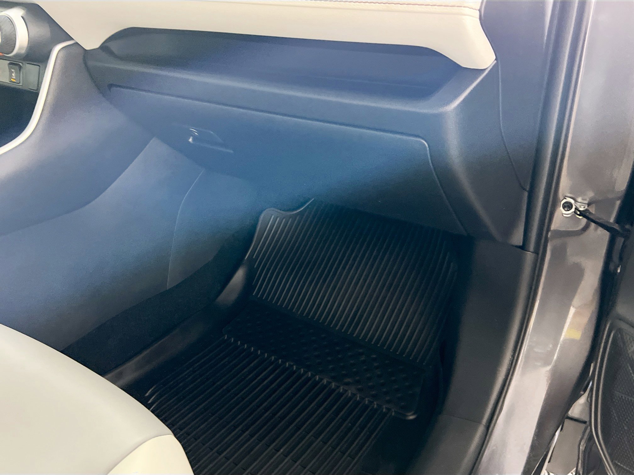 Used 2024 Toyota RAV4 XLE Premium image 35