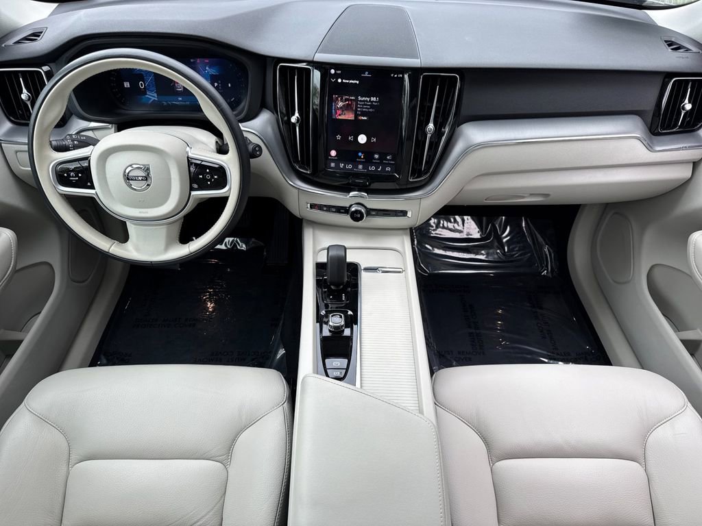 Certified 2025 Volvo XC60 B5 Core image 12