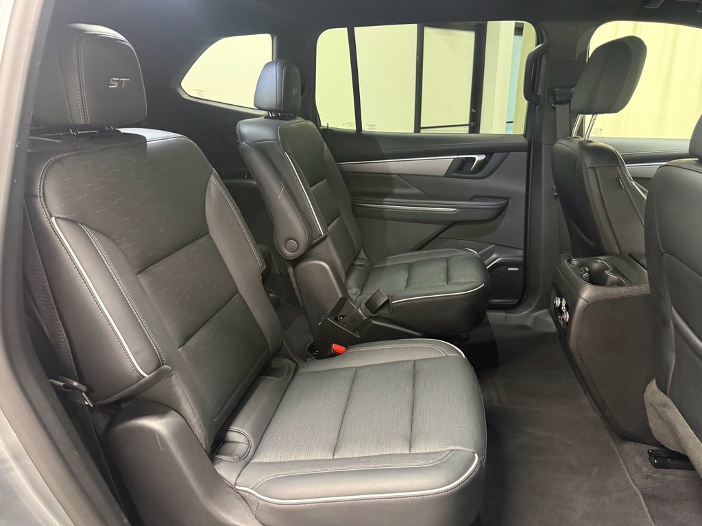 Certified 2025 Buick Enclave Sport Touring AWD/4WD image 23
