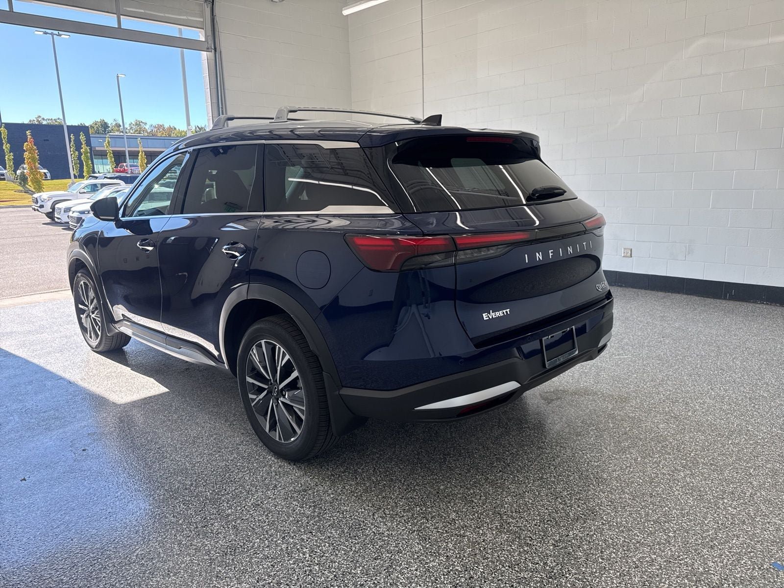 New 2026 INFINITI QX60 Luxe w/ Cargo Package AWD/4WD image 2