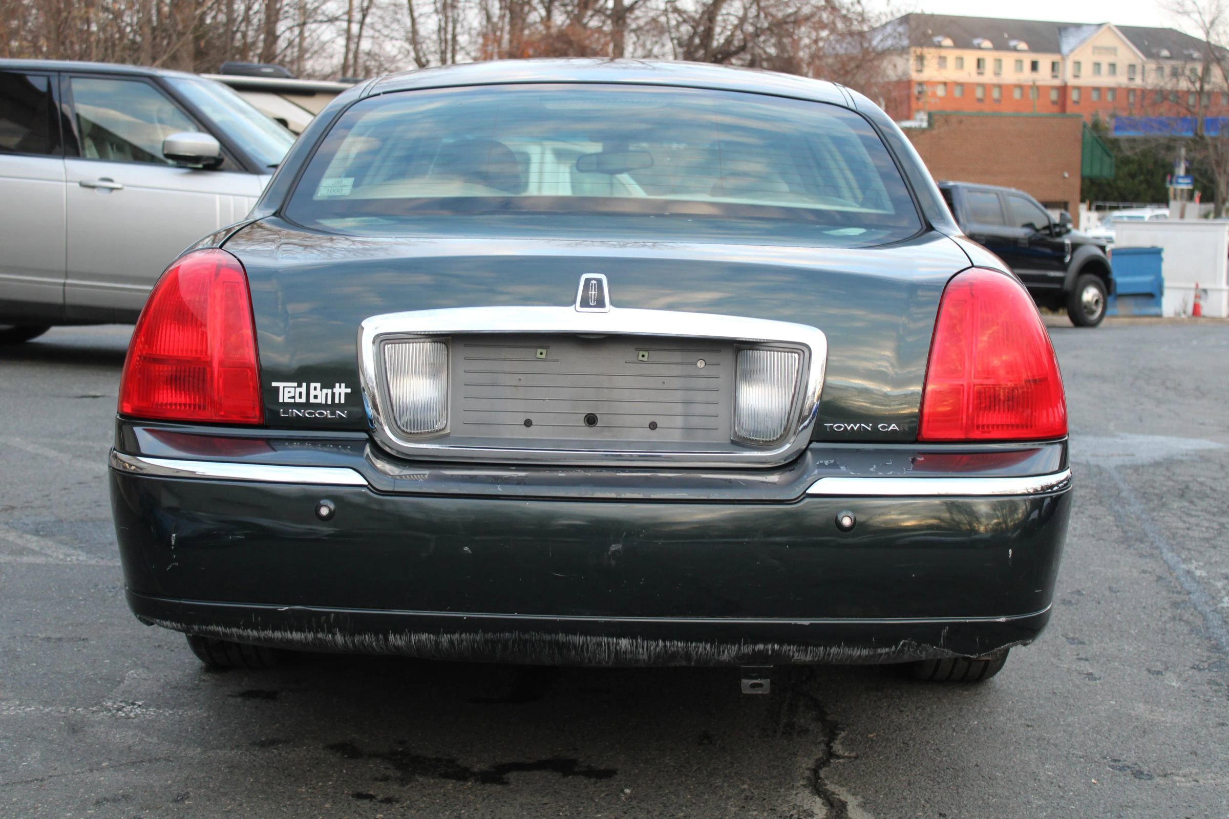 Used 2003 Lincoln Town Car Signature image 5