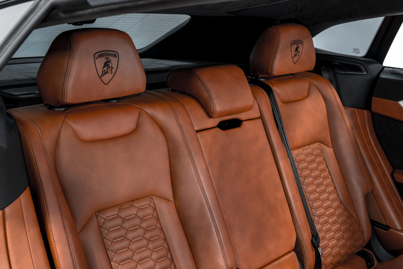 Used 2021 Lamborghini Urus AWD/4WD image 34