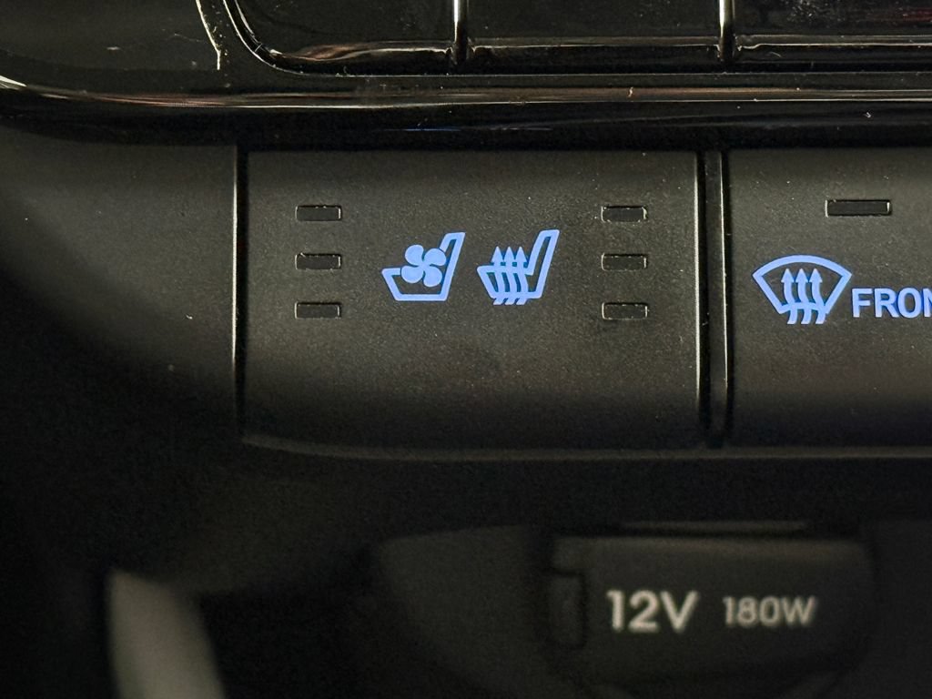 Certified 2025 Hyundai Elantra Limited FWD image 46