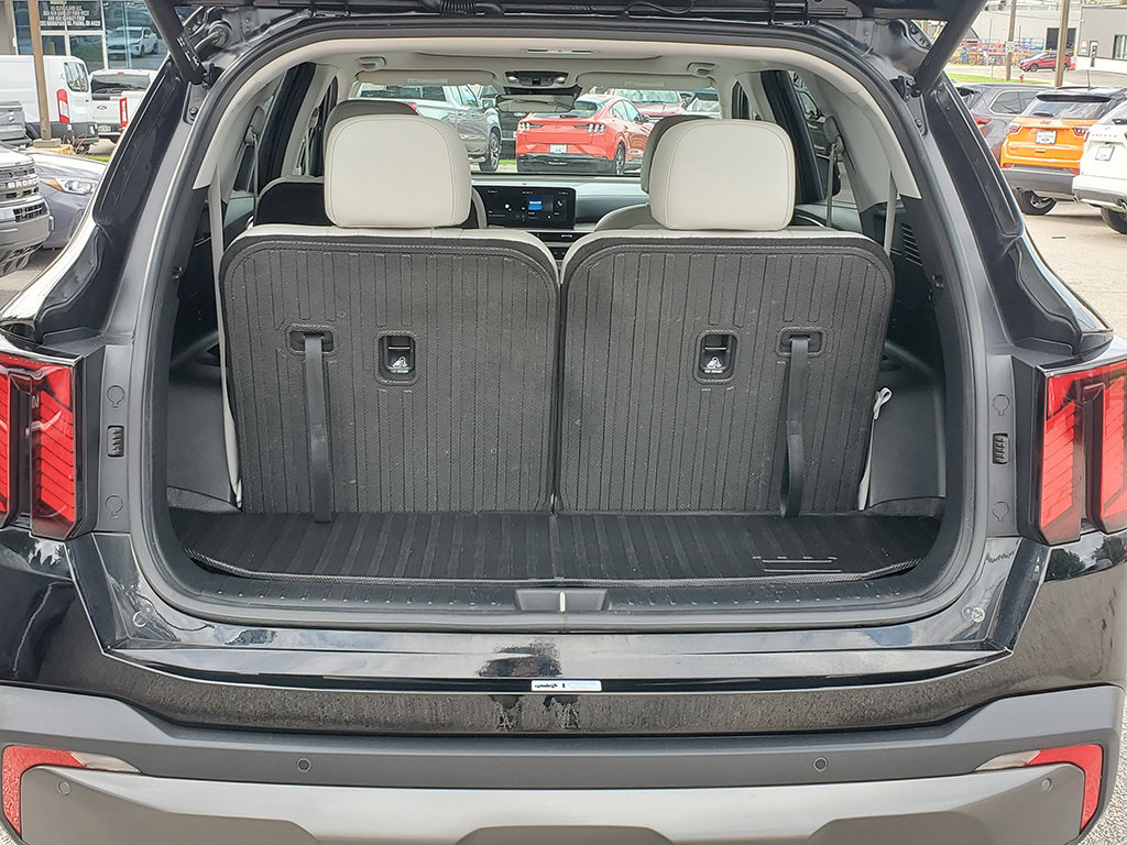 Used 2025 Kia Sorento SX AWD/4WD image 7