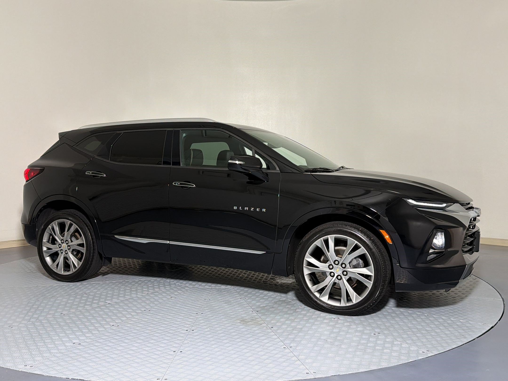 Used 2019 Chevrolet Blazer Premier w/ Sun and Wheels Package AWD/4WD image 7