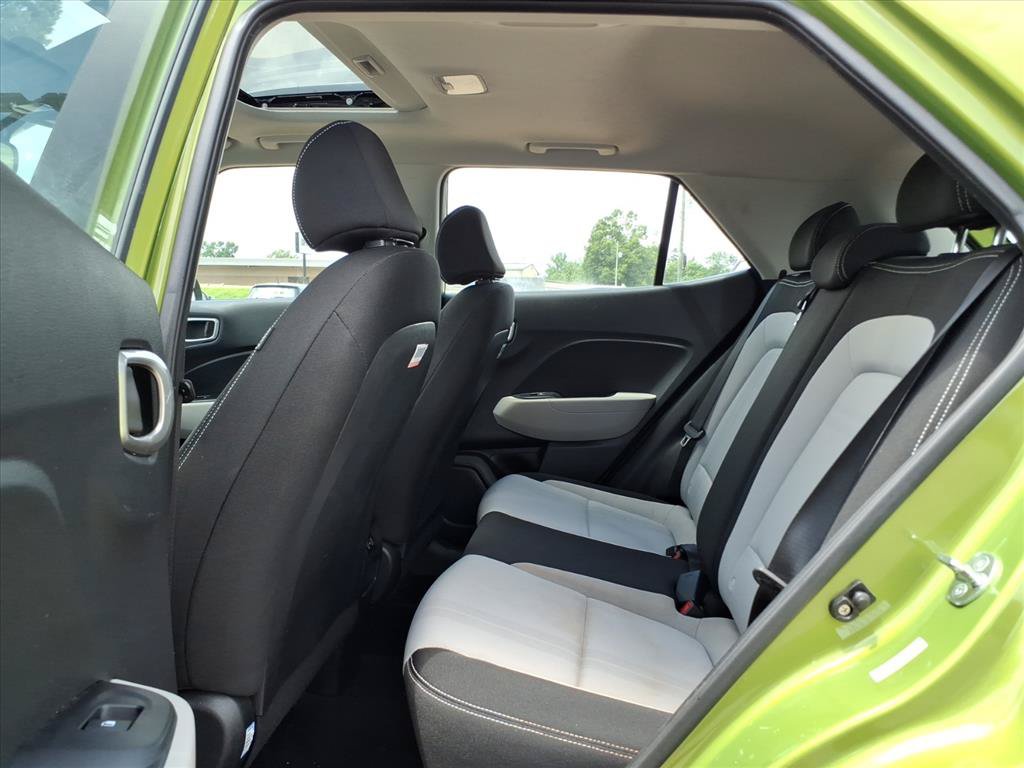 Used 2024 Hyundai Venue SEL FWD image 11