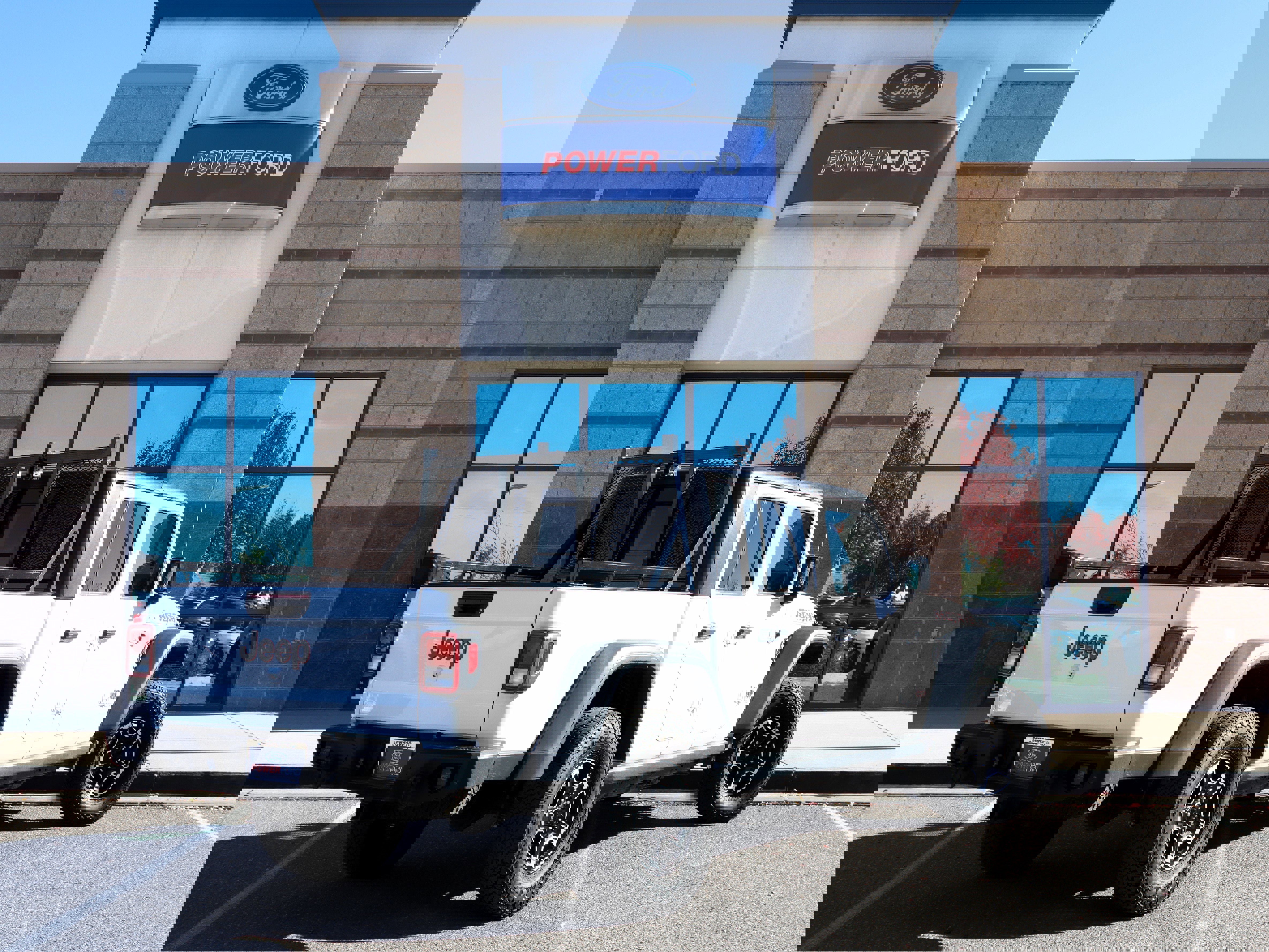 Used 2023 Jeep Gladiator Mojave w/ Trailer Tow Package image 6