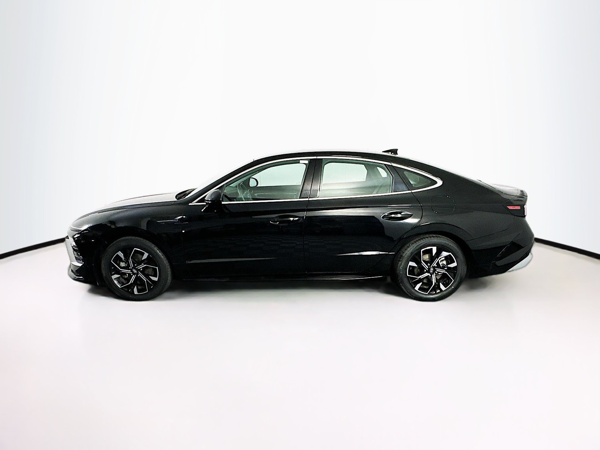 Used 2025 Hyundai Sonata SEL FWD image 4