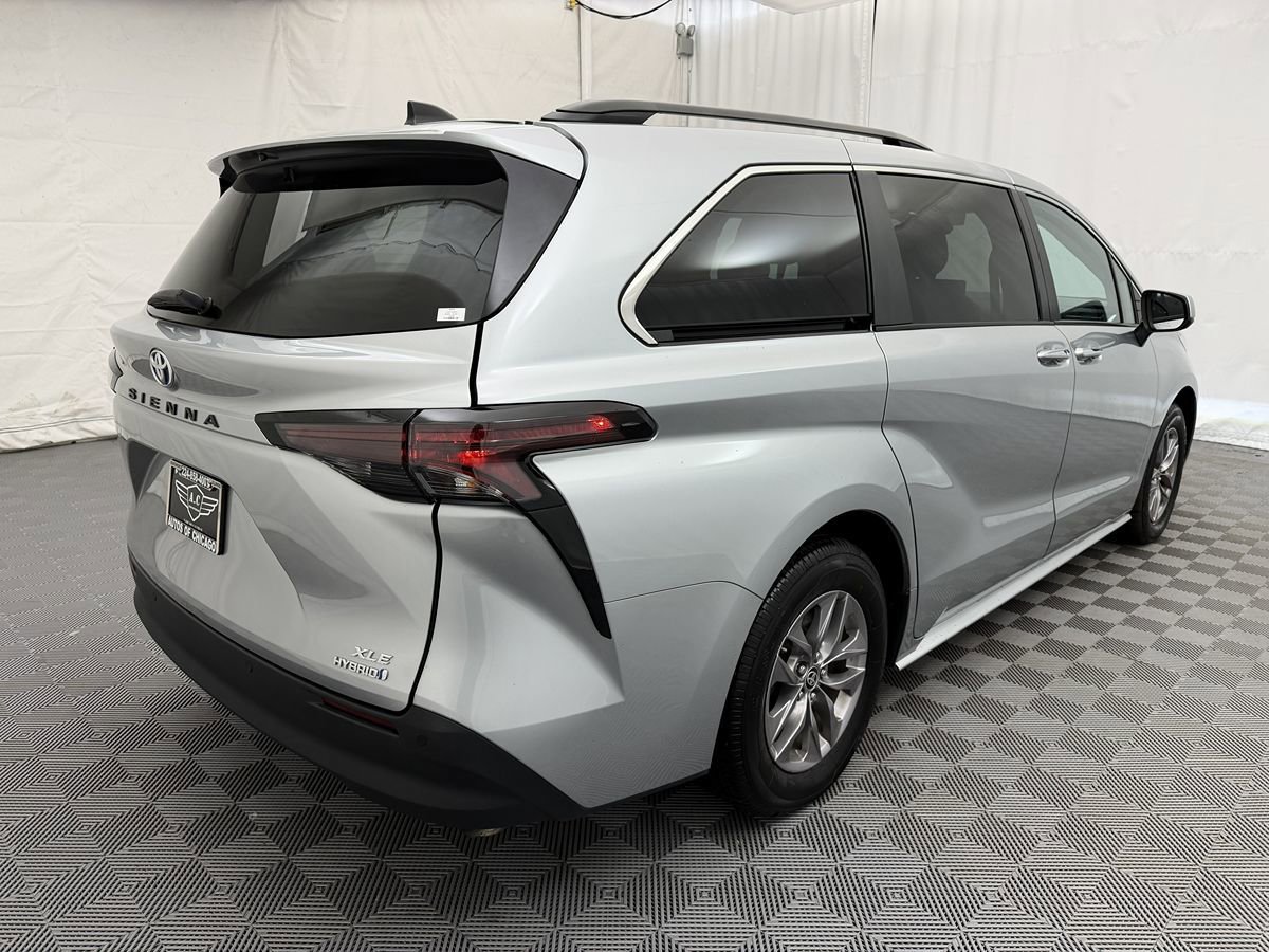 Used 2024 Toyota Sienna XLE image 4