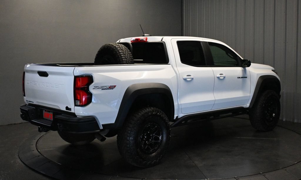 Used 2024 Chevrolet Colorado ZR2 AWD/4WD image 5