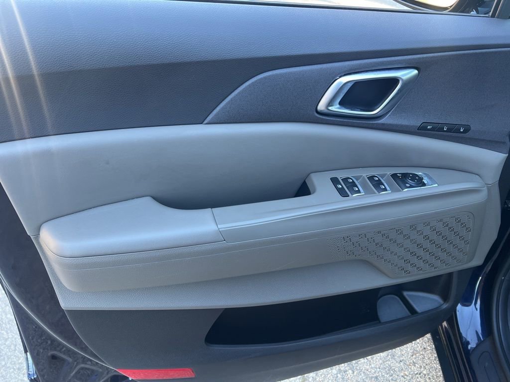 Certified 2025 Kia Carnival EX image 7