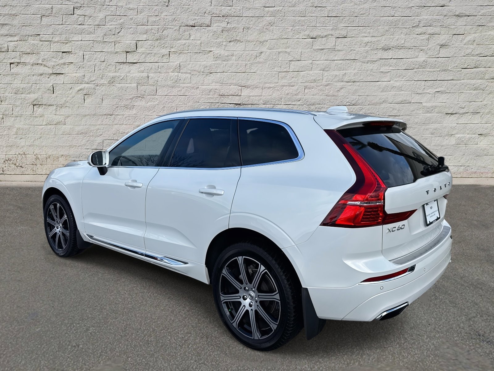 Used 2021 Volvo XC60 T5 Inscription w/ Advanced Package image 3