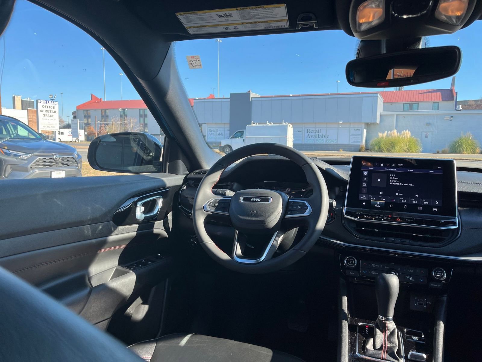 Used 2025 Jeep Compass Trailhawk image 33