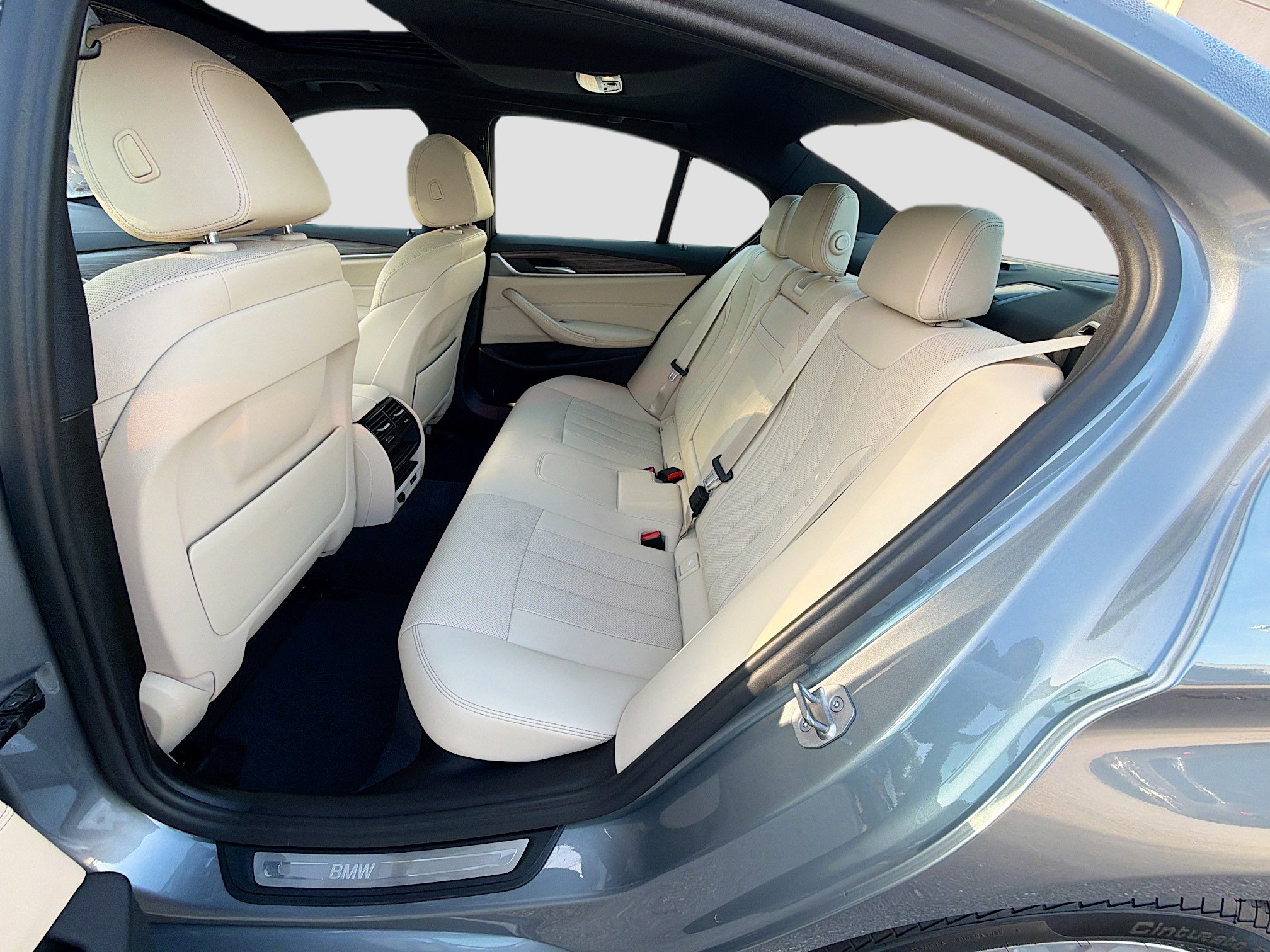 Used 2023 BMW 530i image 21