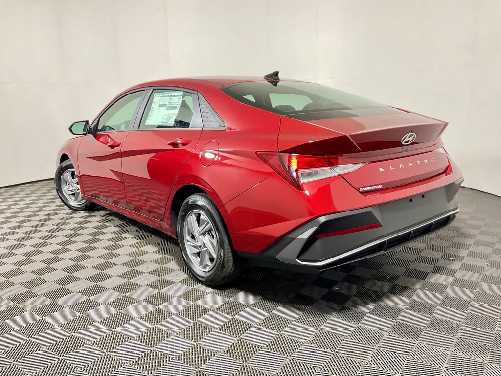 New 2025 Hyundai Elantra SE image 12
