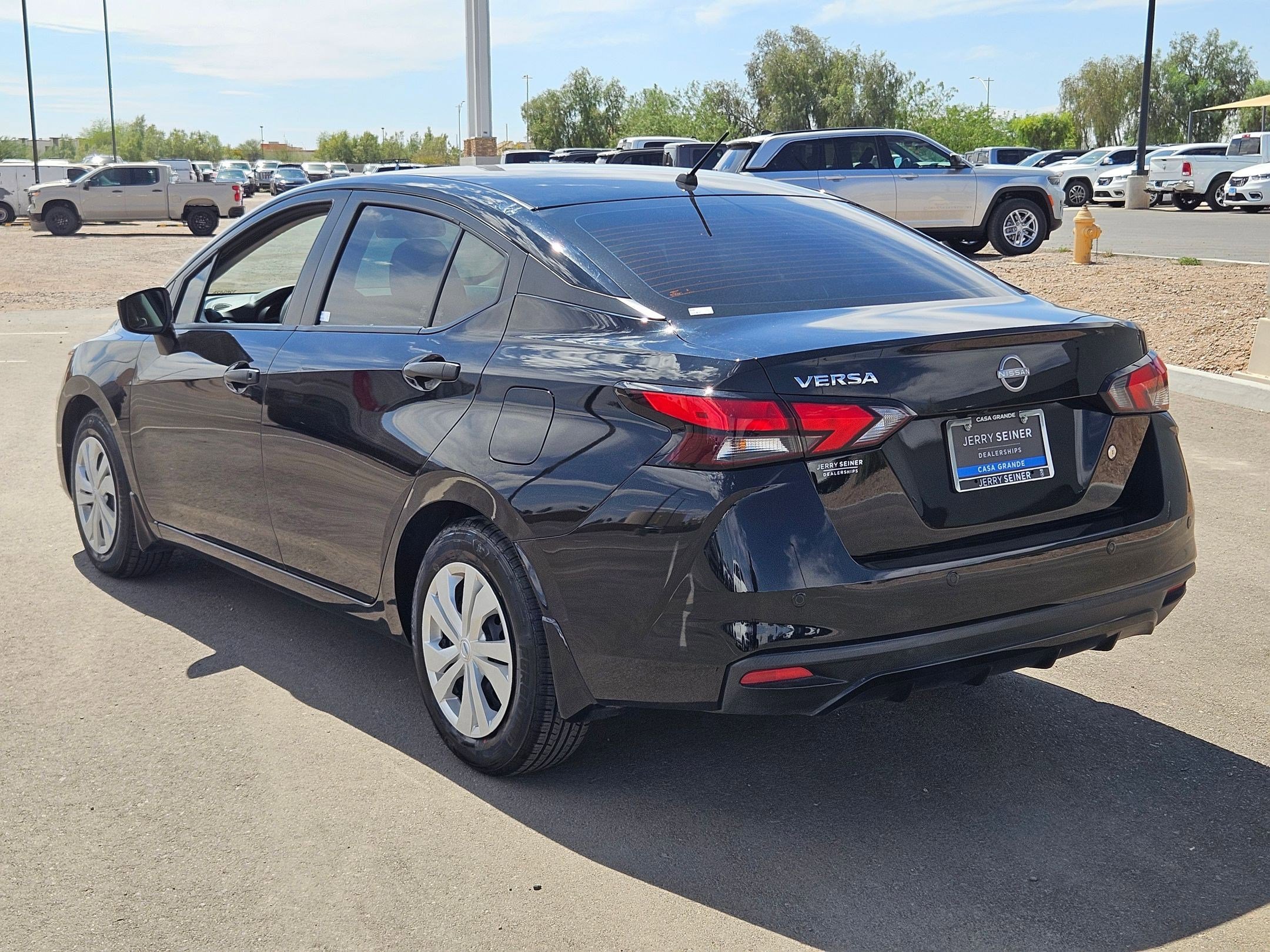 Used 2024 Nissan Versa S FWD image 3