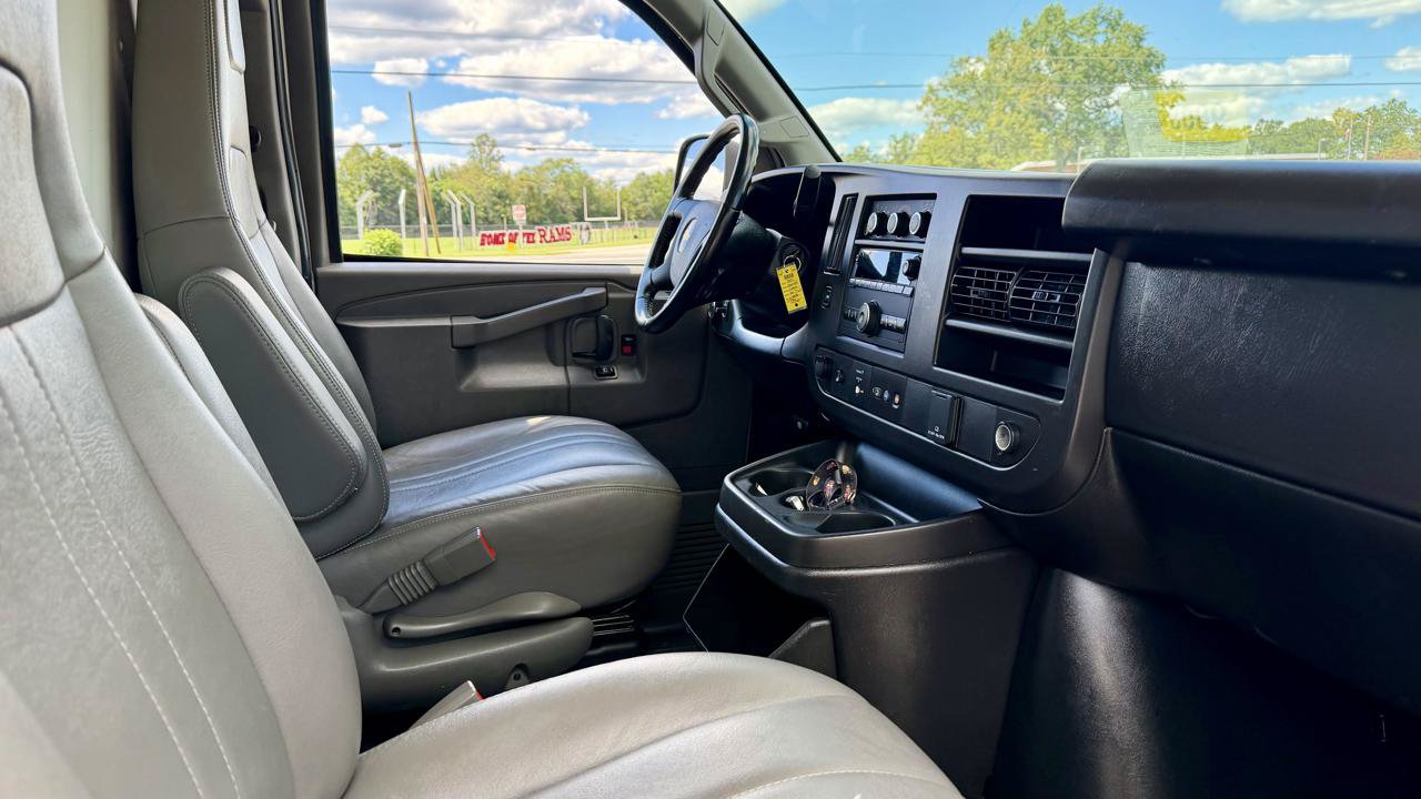 Used 2023 Chevrolet Express 3500 w/ Power Convenience Package RWD image 13