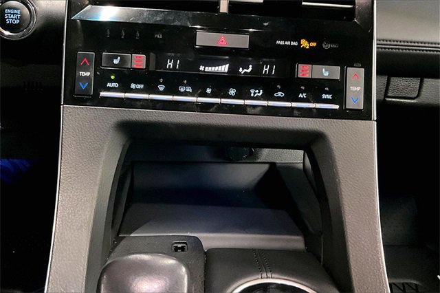 Used 2021 Toyota Avalon XLE w/ Moonroof Package image 15