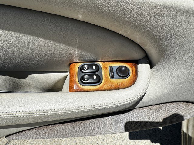 Used 2000 Jaguar XK8 Convertible image 14