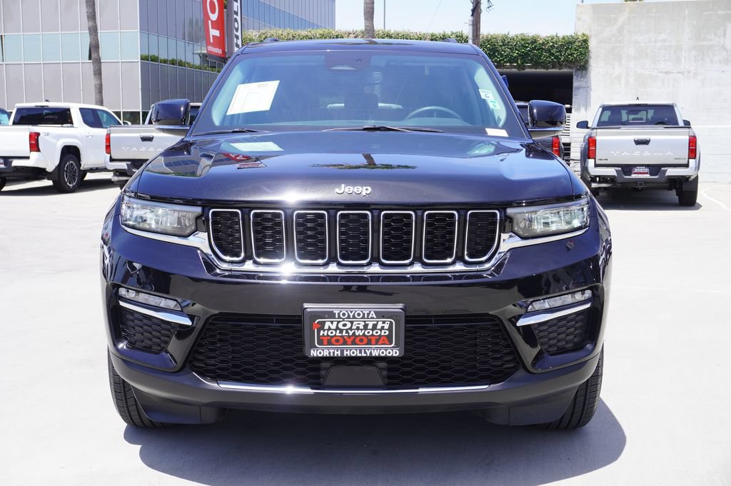 Used 2023 Jeep Grand Cherokee Limited w/ Trailer Tow Prep Group (B) AWD/4WD image 3