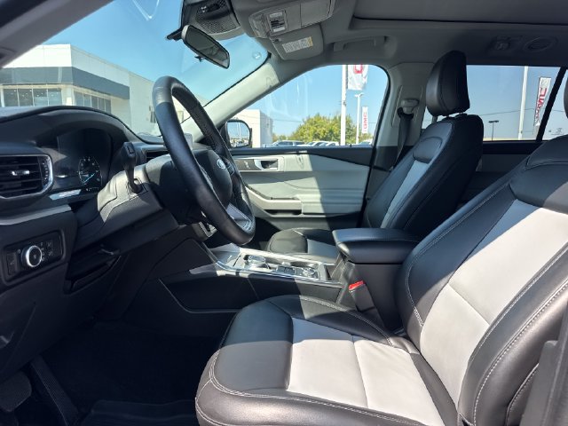 Used 2024 Ford Explorer XLT w/ Equipment Group 202A AWD/4WD image 14