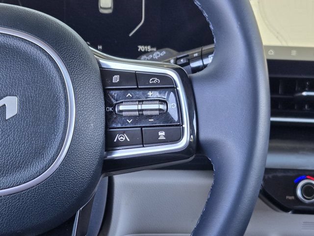 Used 2025 Kia Carnival SX FWD image 29