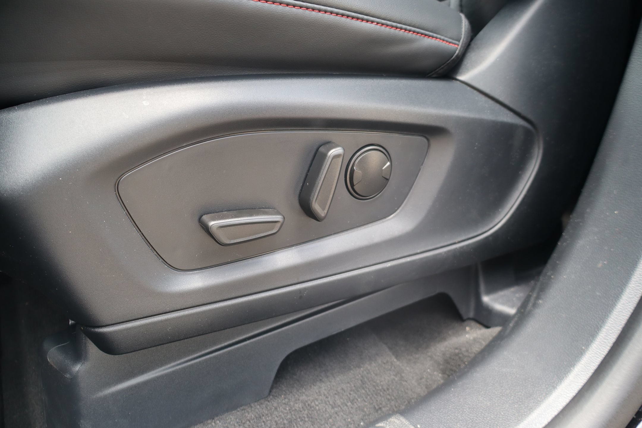 Certified 2026 Ford Explorer ST-Line RWD image 13