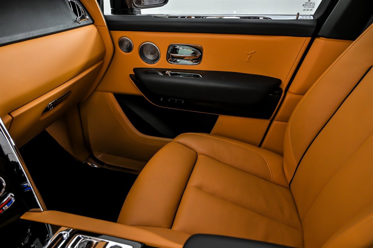 Used 2022 Rolls-Royce Cullinan w/ Dark Exterior Package AWD/4WD image 41