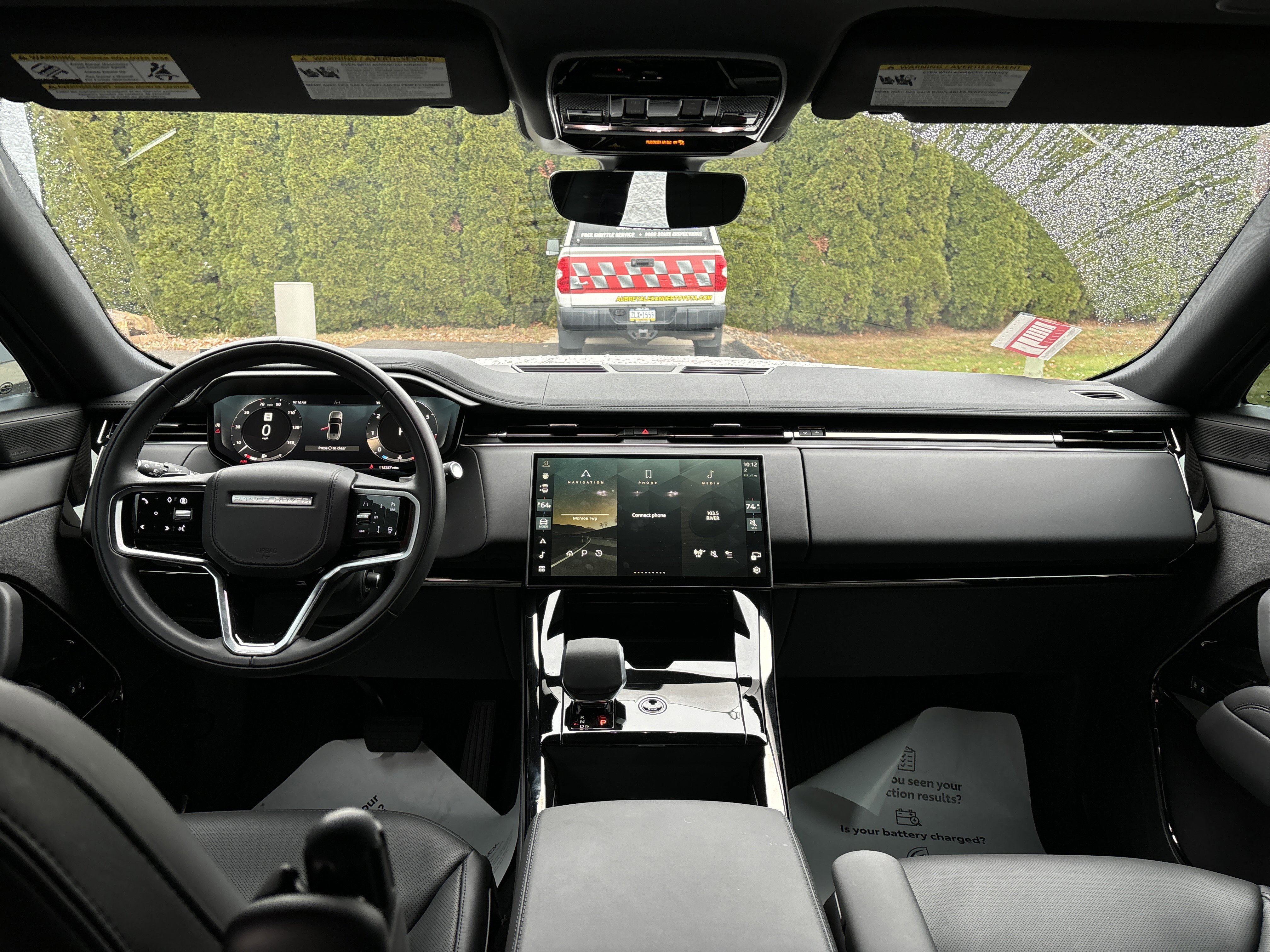 Used 2025 Land Rover Range Rover Sport SE image 15