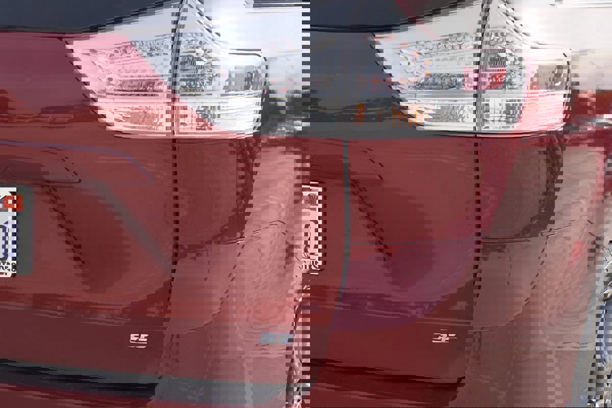 Used 2020 Toyota Sienna SE image 9