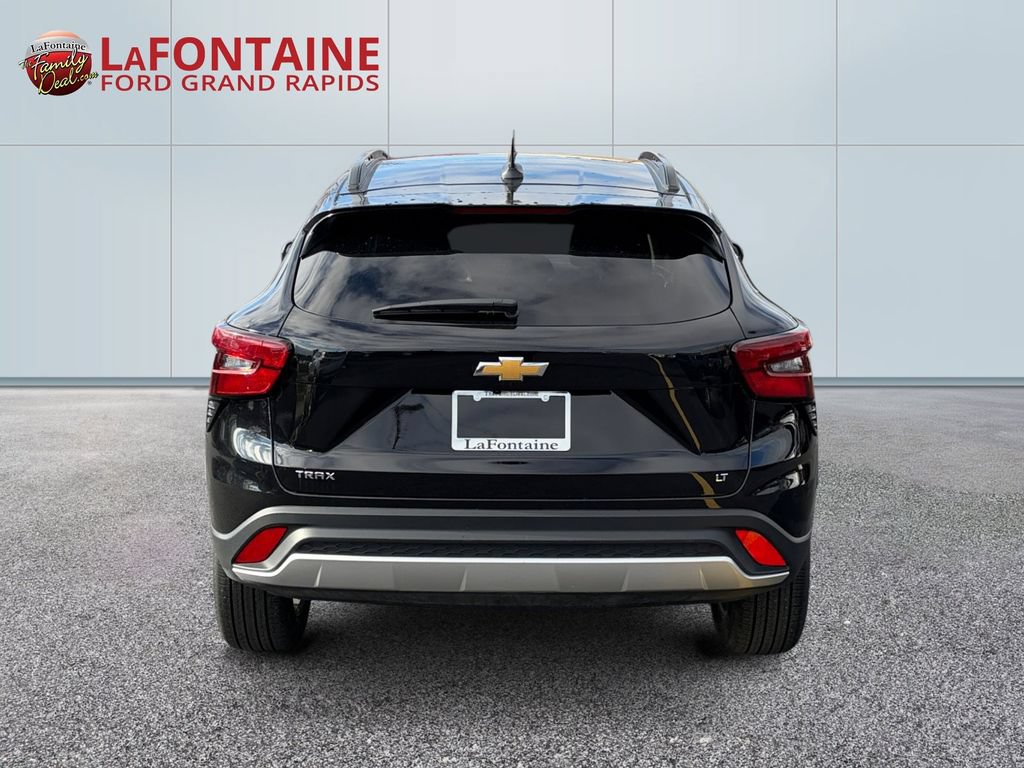 Used 2025 Chevrolet Trax LT FWD image 6