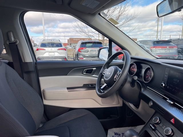 Certified 2023 Kia Carnival LX image 35