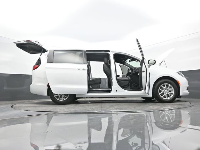 New 2025 Chrysler Voyager LX FWD image 69