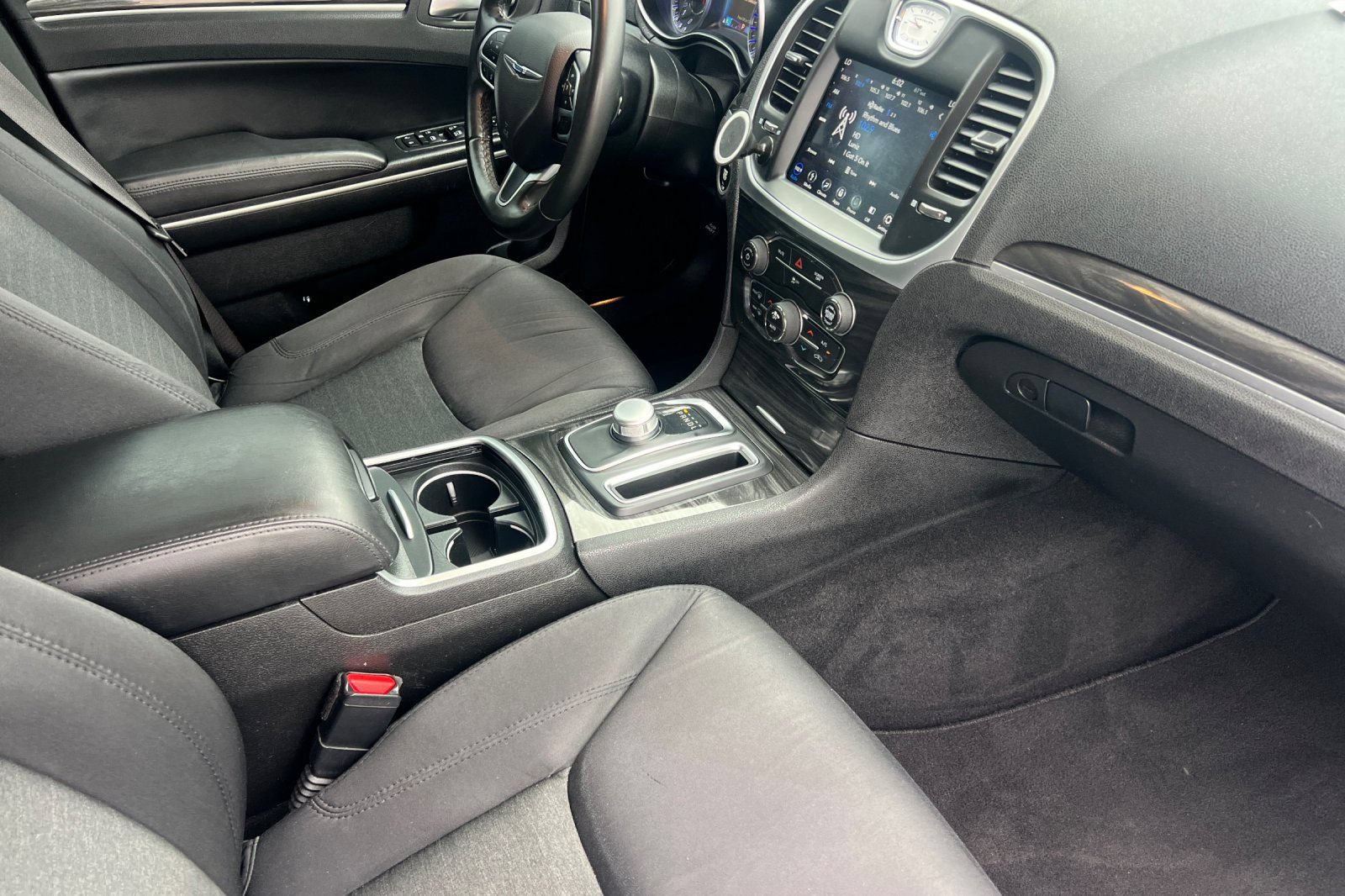 Used 2019 Chrysler 300 Touring RWD image 15