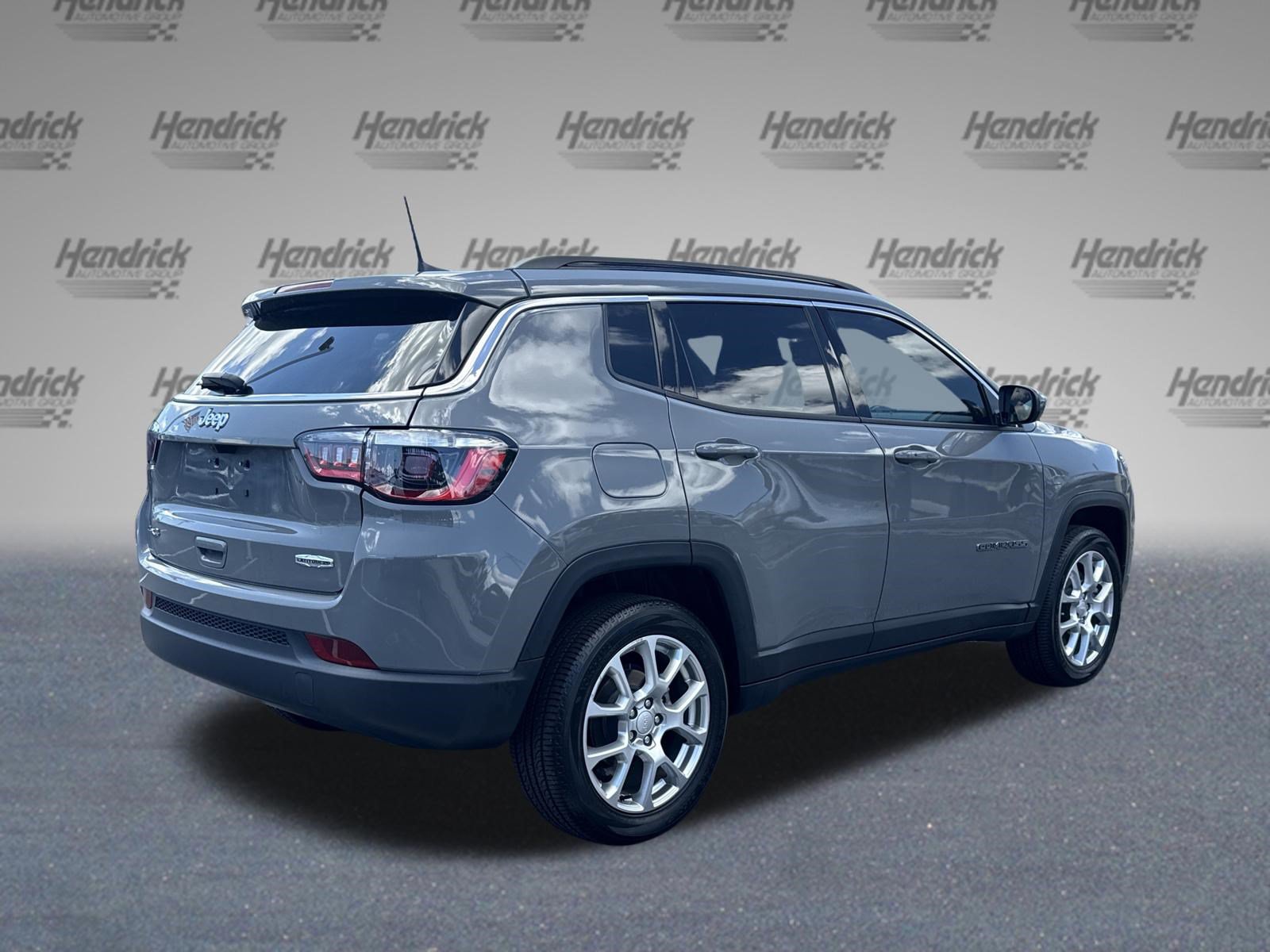 Used 2023 Jeep Compass Latitude AWD/4WD image 10