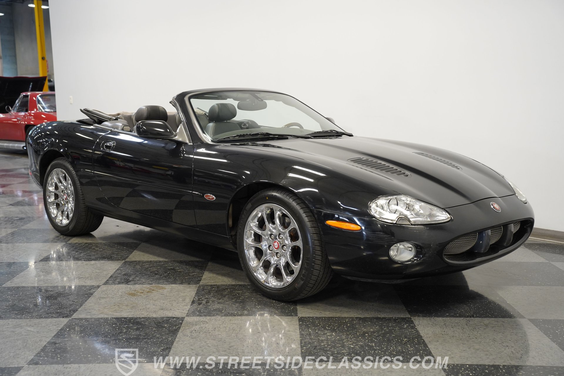 Used 2002 Jaguar XK8 Convertible image 15