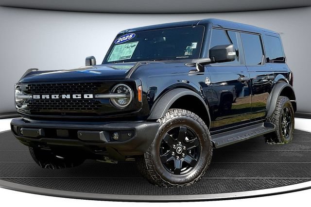 Used 2025 Ford Bronco Outer Banks AWD/4WD image 1