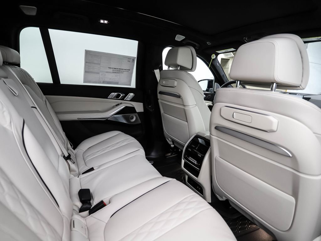 New 2026 BMW X7 M60i image 32