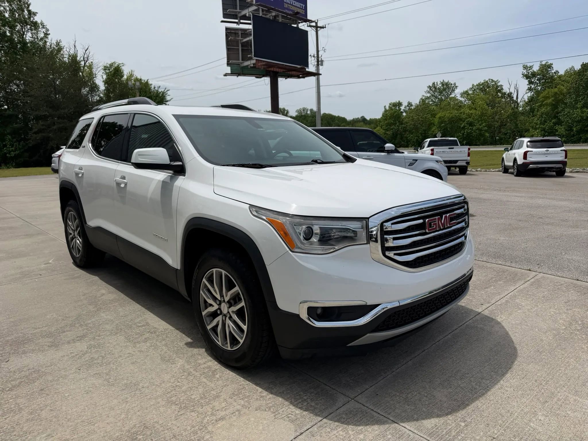 Used 2017 GMC Acadia SLE w/ Driver Alert Package I AWD/4WD image 27