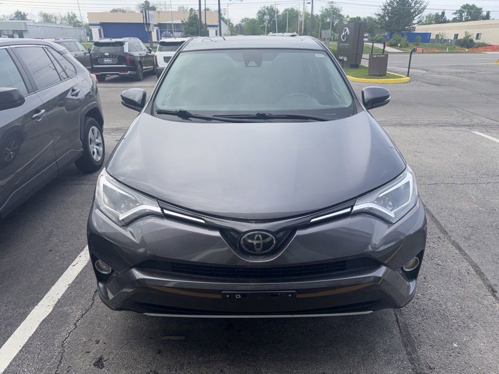 Used 2018 Toyota RAV4 XLE AWD/4WD image 5