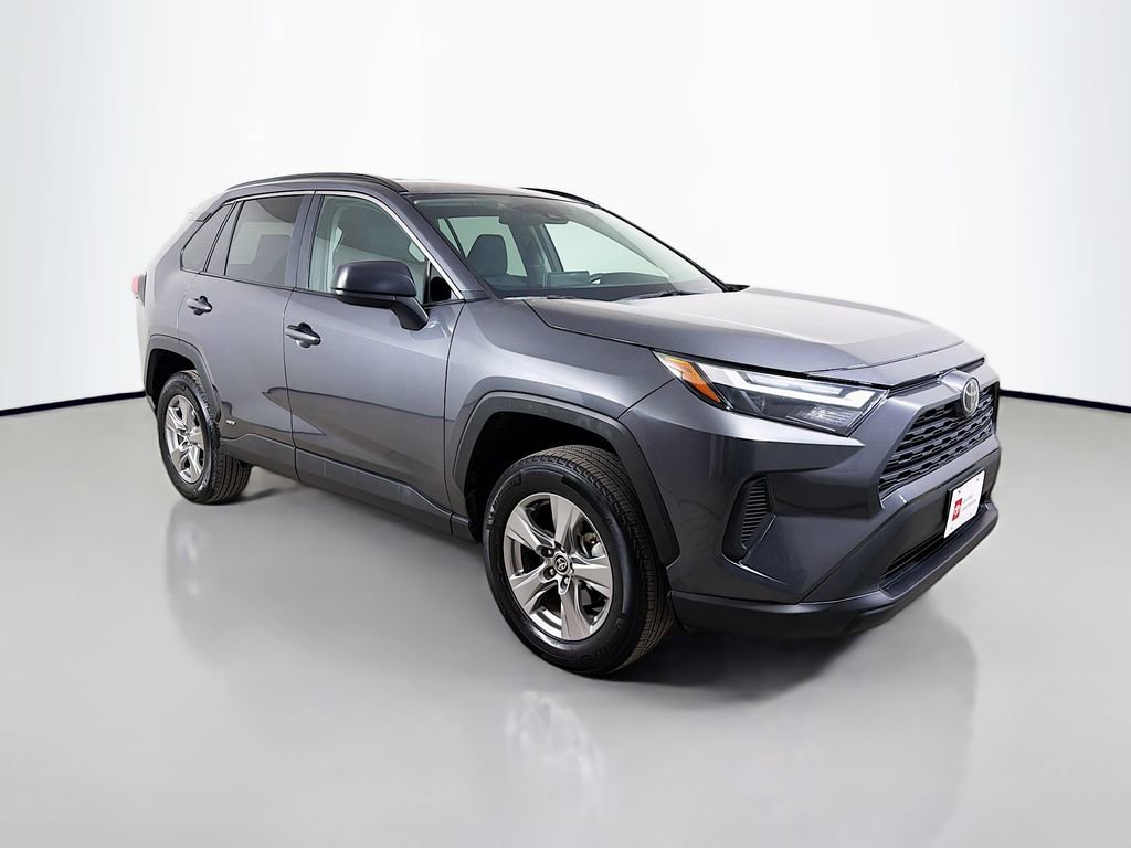 Used 2025 Toyota RAV4 LE AWD/4WD image 4